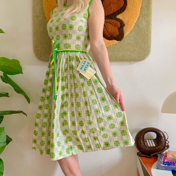 Deadstock 1950s pleated block print dress 23” XXS - Picture 4 of 7